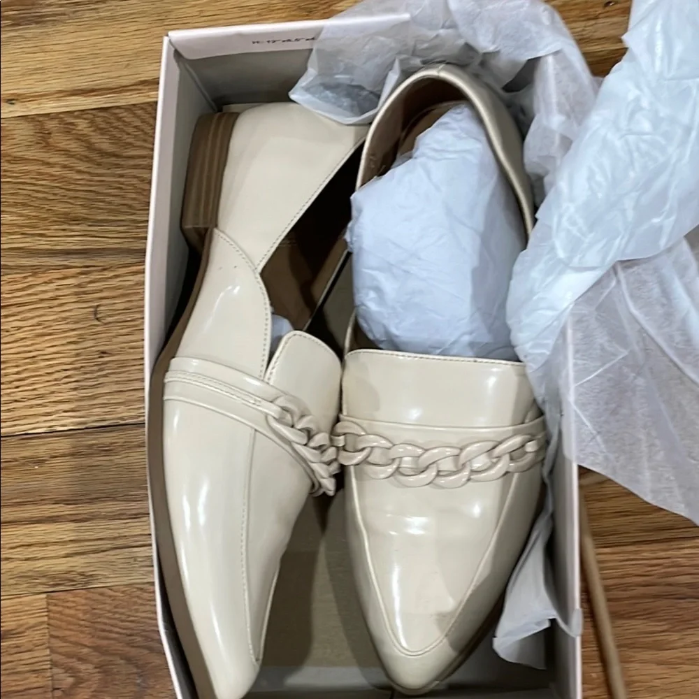 LC Lauren Conrad Cream Patent Leather Loafers with Chain Detail DEMII sz 11